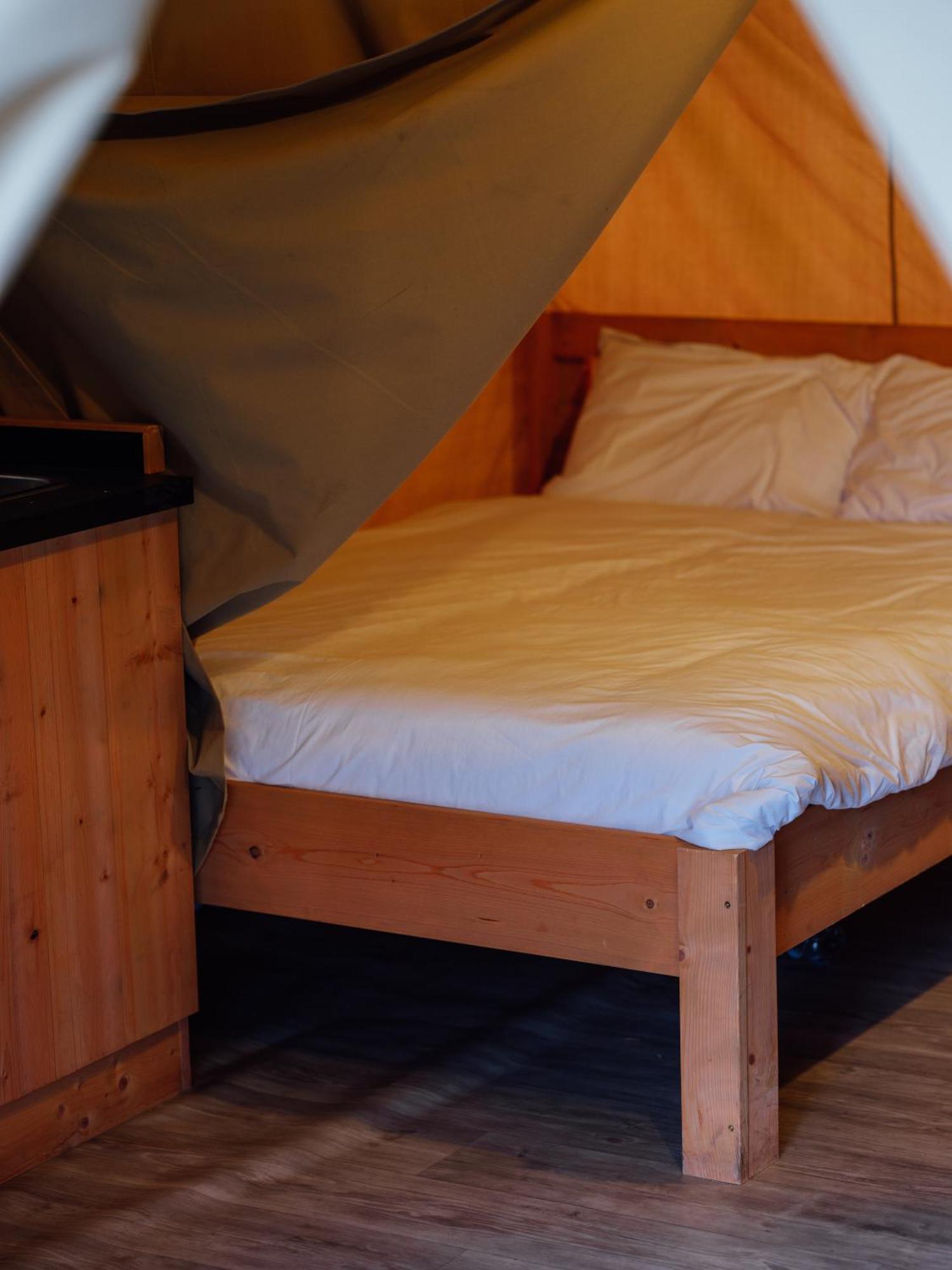 Sunset Retreats Safari Tent Ombersley Exterior foto